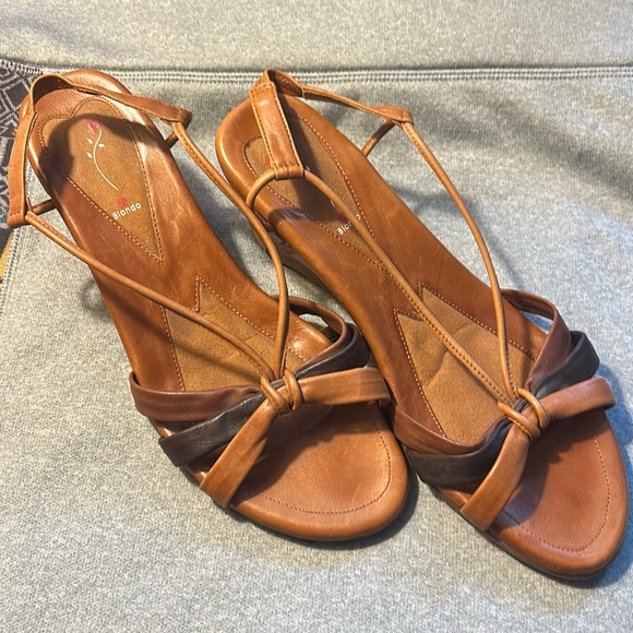 Blondo Shoes - Blondo size 10 leather sandals
